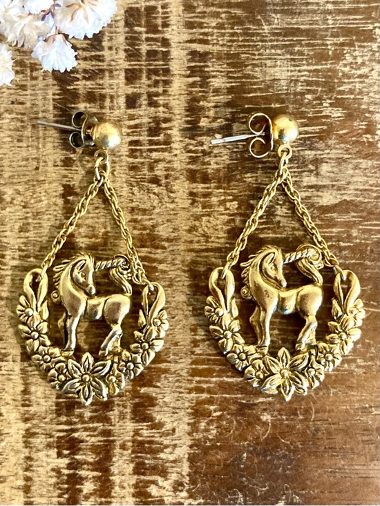 Vintage Jewelry - 1992 Avon Mystical Unicorn Dangle Earrings Gold Tone Posts Floral Wreath